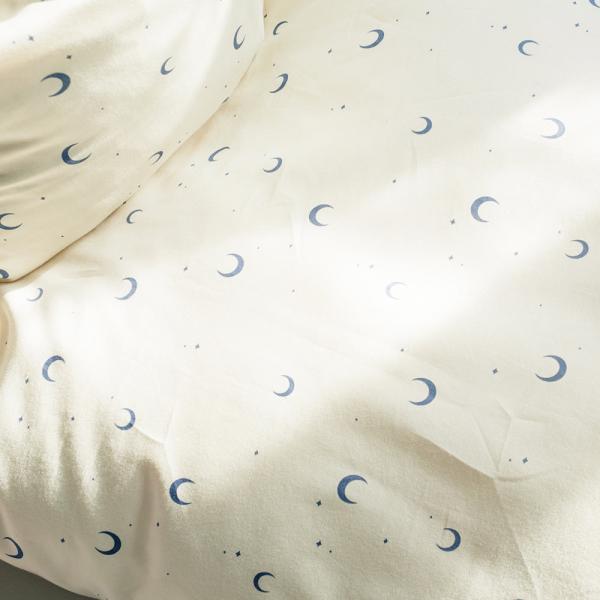 Levi Sengetøj Calm Moon Blue til Junior - Økologisk Komfort
