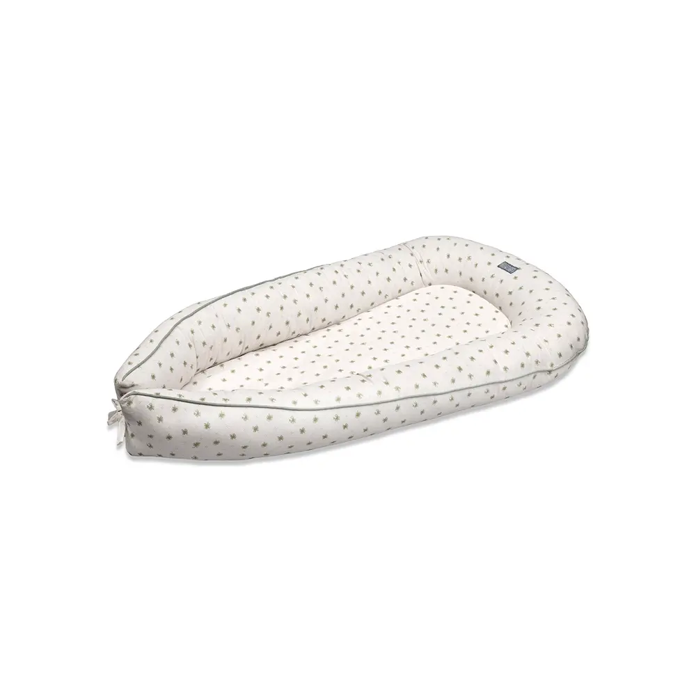 Babynest i Beige Firkløver fra Vinter & Bloom