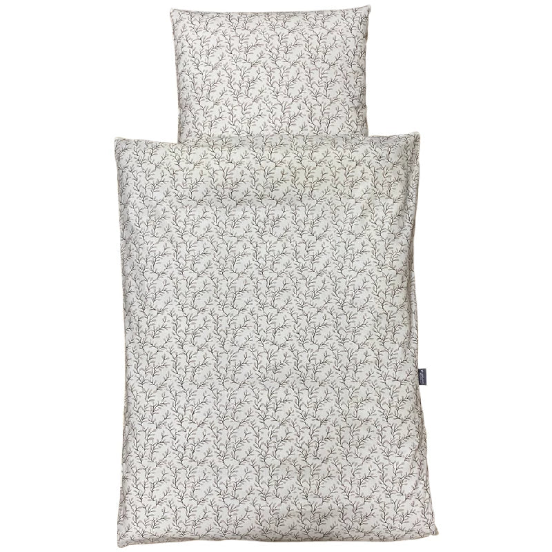 Baby Sengelinned   Dess. 1244 Hvid M  Naturfarvede Grene fra Nørgaard Madsen