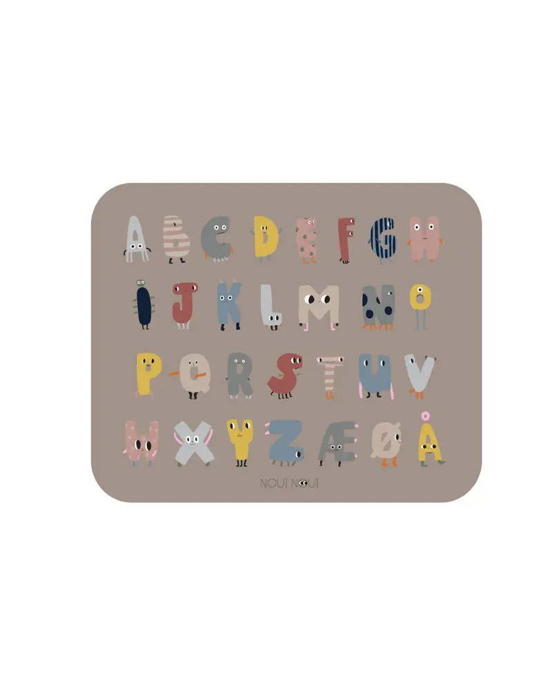 XL Bordunderlag ABC Brun fra Noui Noui - Kreativ Beskyttelse