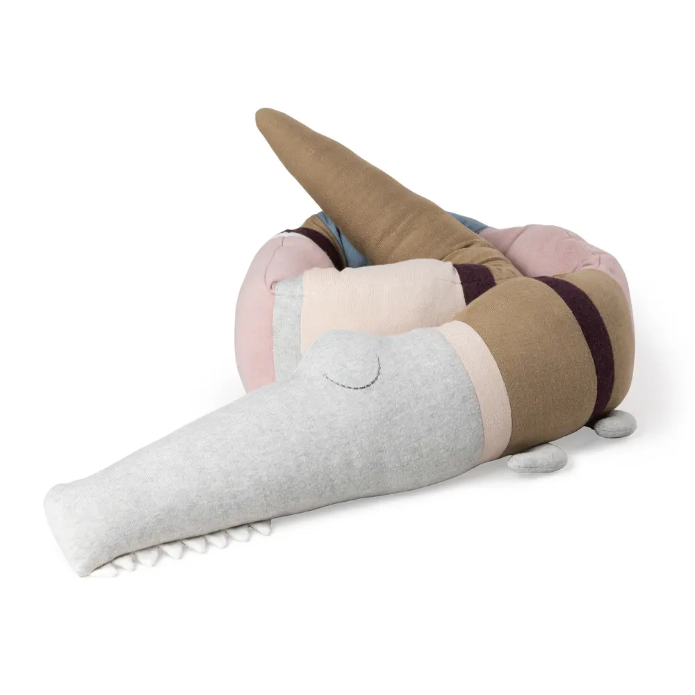Strikket Pude, Sleepy Croc i Birchbark Rose Mix - Tilbud!