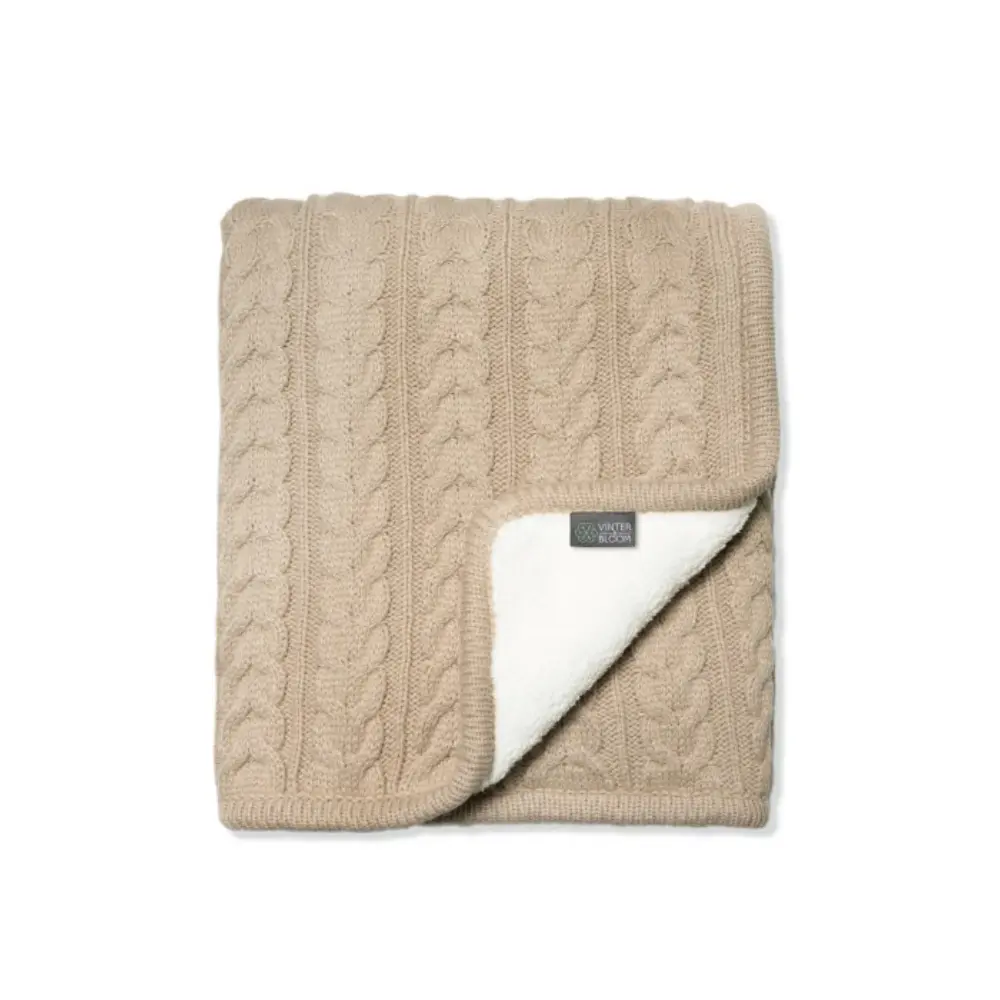 Striktæppe Med Fleece, Sand Beige fra Vinter & Bloom
