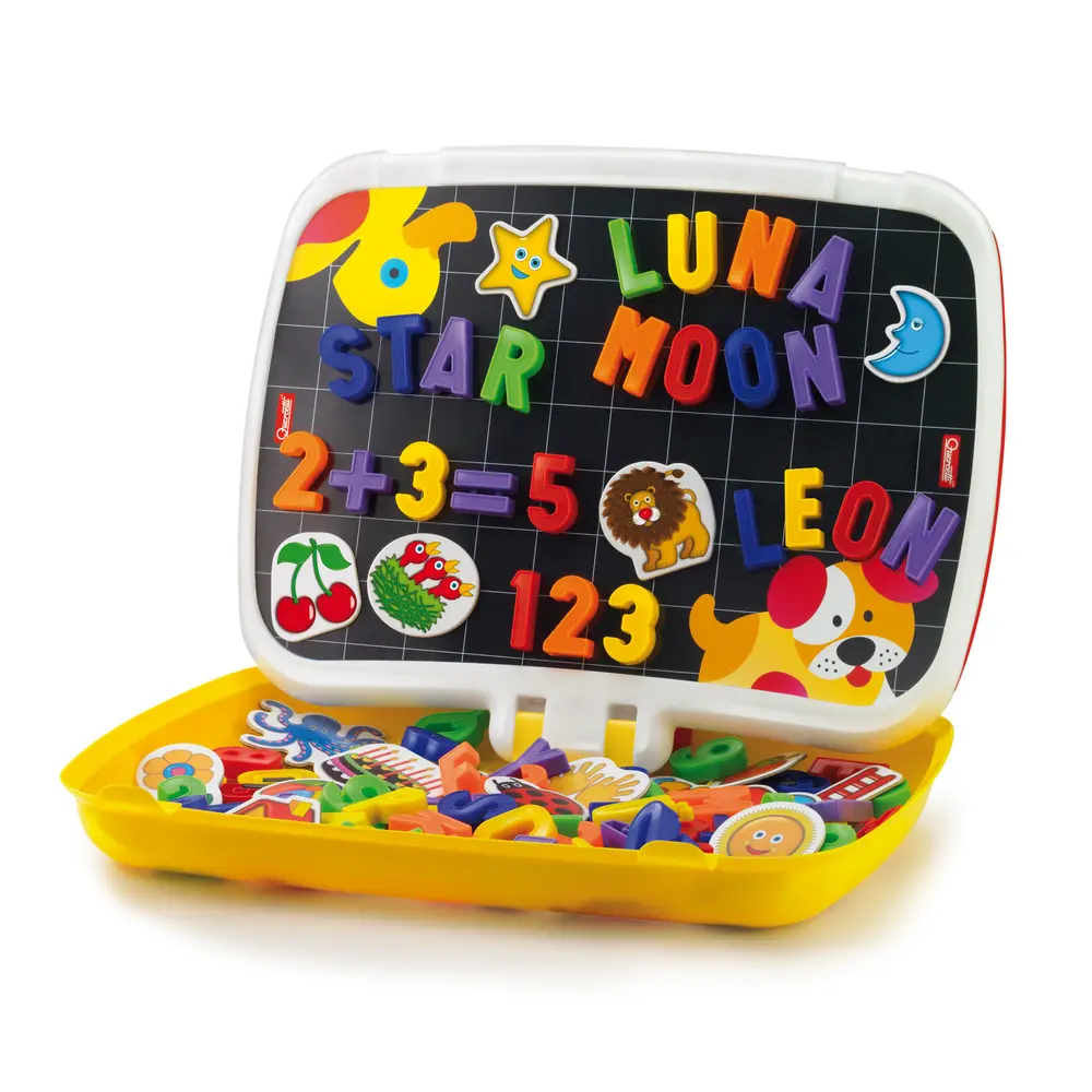 Magnetiske Bogstaver Og Tal   Sæt Med Tavle fra Quercetti