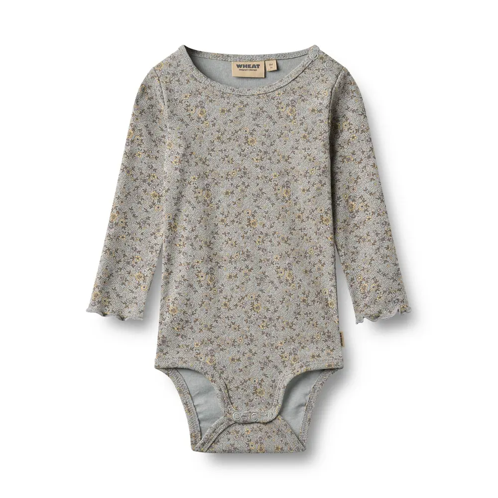 Regitza Langærmet Body   Slightly Blue Flowers   62 fra Wheat